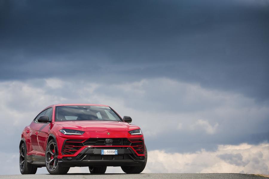  Lamborghini Urus Shiny Black Package 2018 года  (фото 33 из 40)
